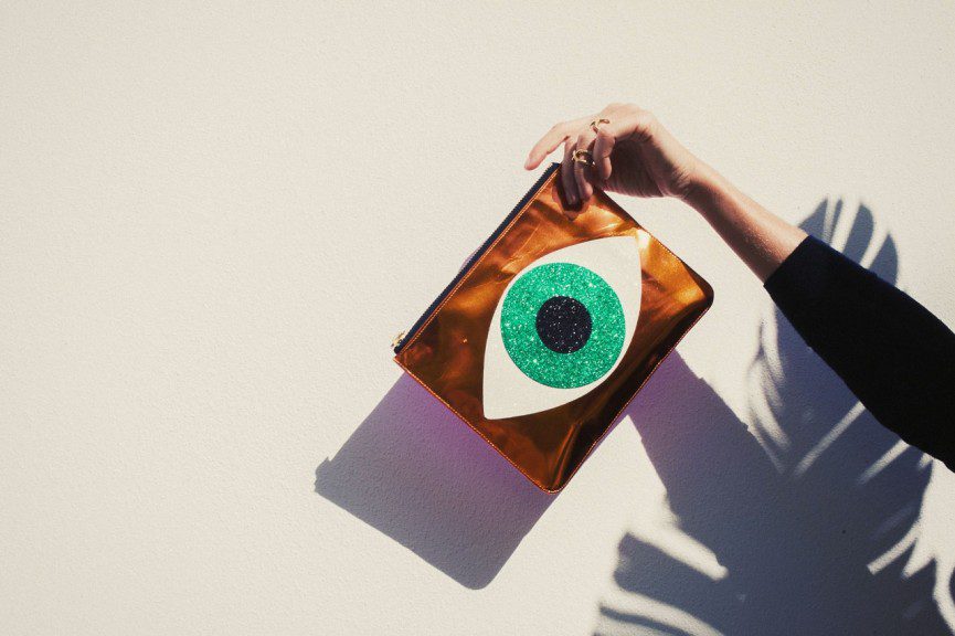 En rolig kvinna 1 bag.talesofendearment..eye.1