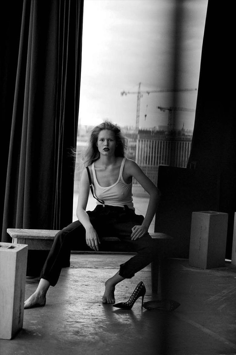 anna-ewers-by-peter-lindbergh-for-vogue-germany-march-2015-3