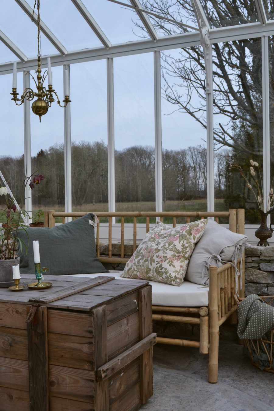 949A4896 76CE 4FF9 9473 99E72443F321 En kudde av ett vintagetyg