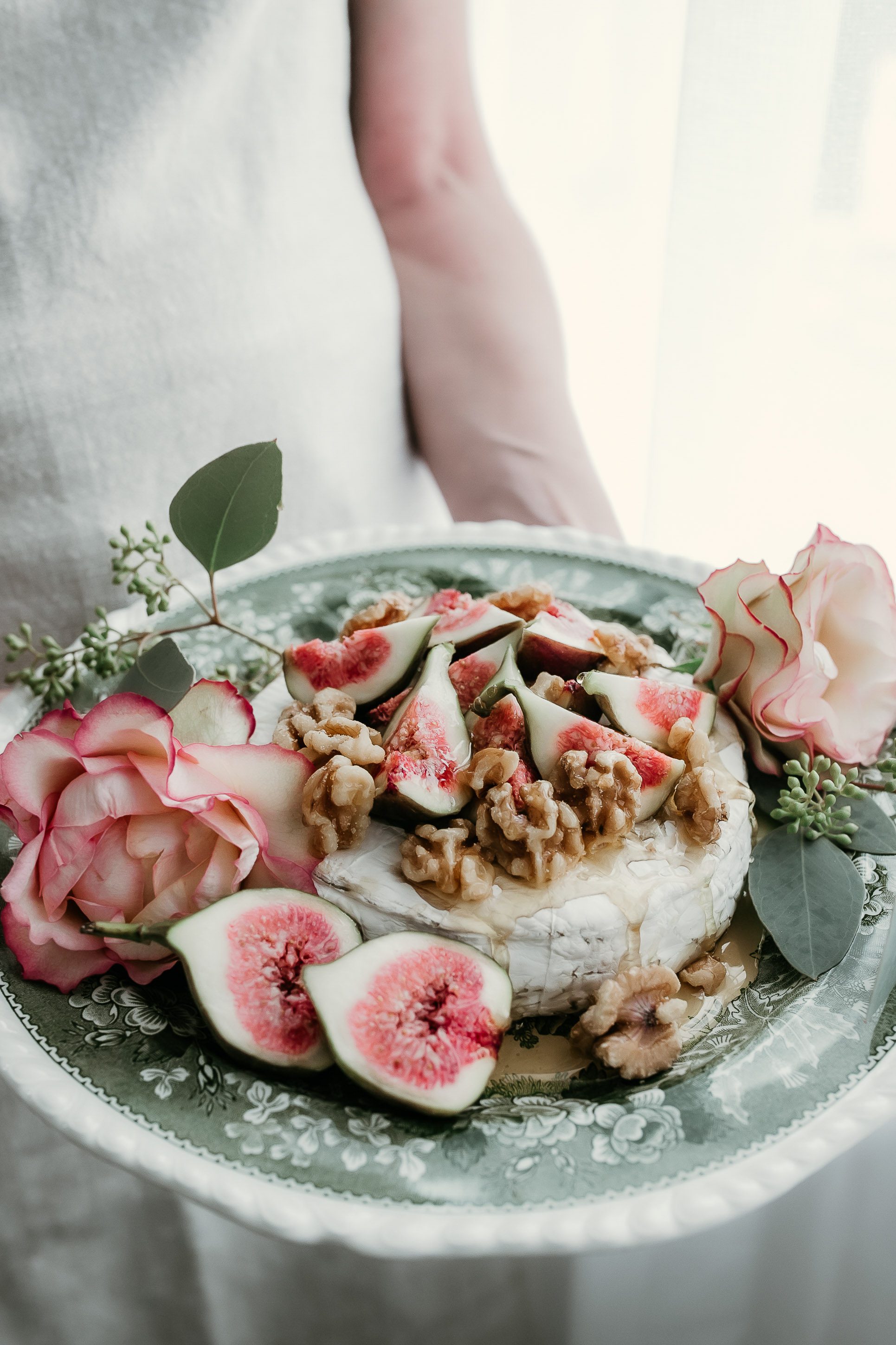 Cuve rose blogg 3 Nyårets efterrätt - brieosttårta med fikon, nötter och honung