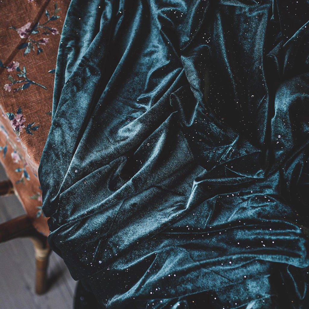 Lovely Life 409 Sammetsgardin med glitter