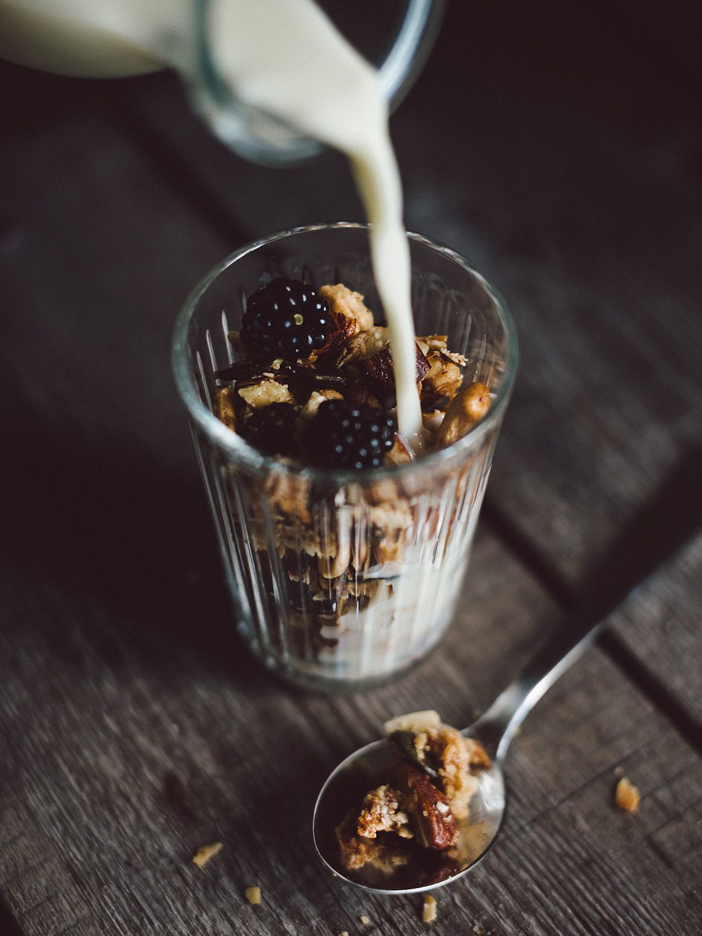 Läs mer om artikeln Granola med nötter och kokos