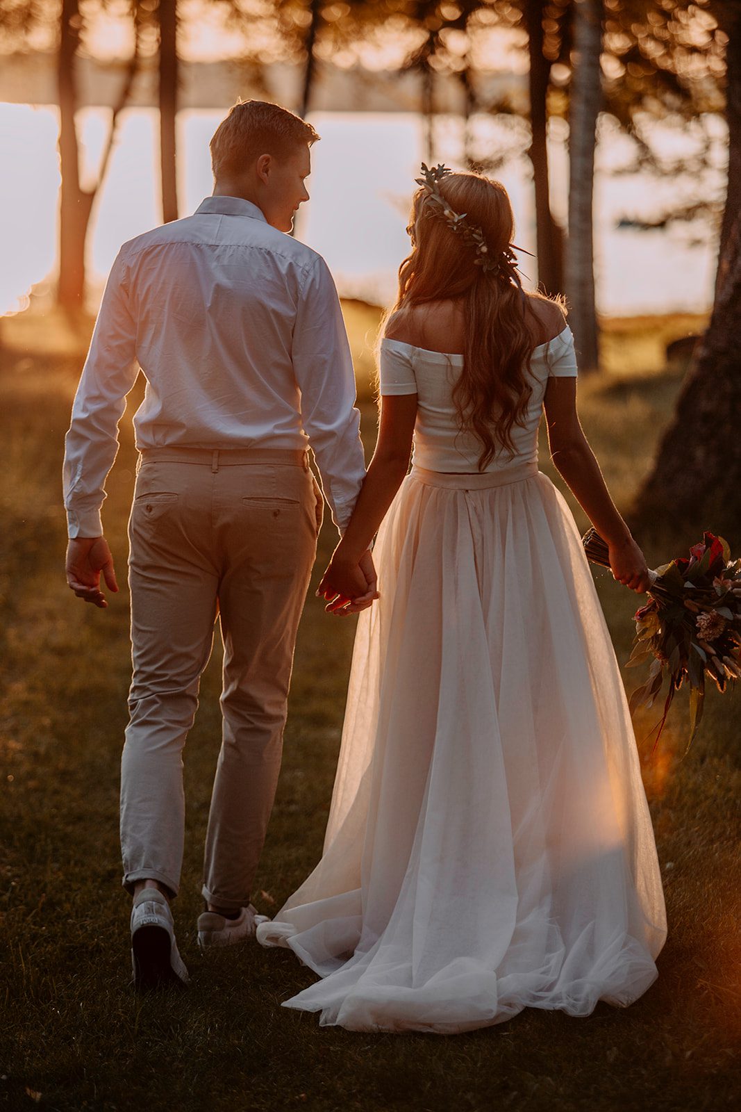 IMG 0152 websize Bröllopsporträtt i solnedgång med beige tyllkjol