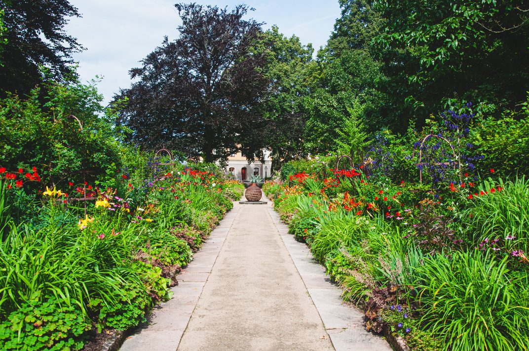 Hellekis säteri och trädgårdar