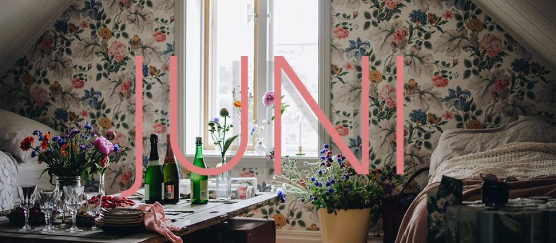 plathuset_gotland_borastapeter_emma_sundh_tapetfest_torp_tapet_carnation_garden_juni