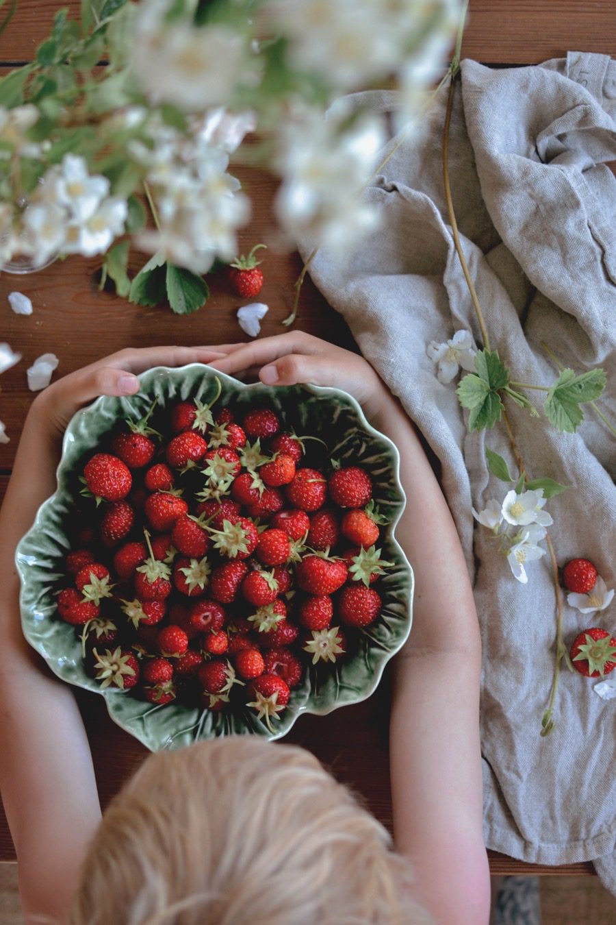 jordgubbar 2020 I vårt trädgårdsland