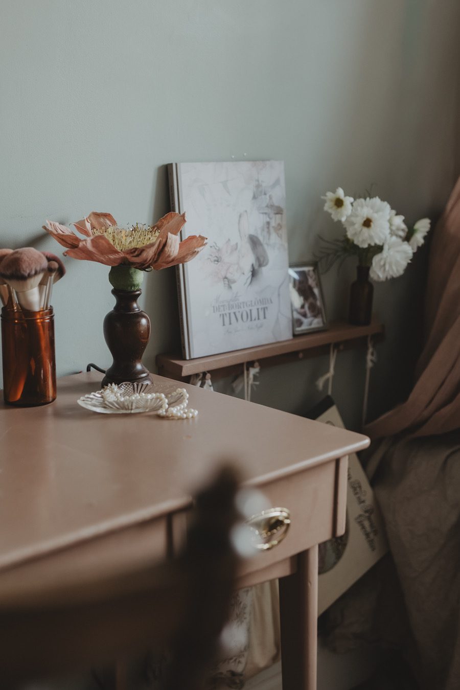 lampa nyponros handgjord unik linnea ahslten lundgren blomsterlampa2025 01 Mina handgjorda blomsterlampor