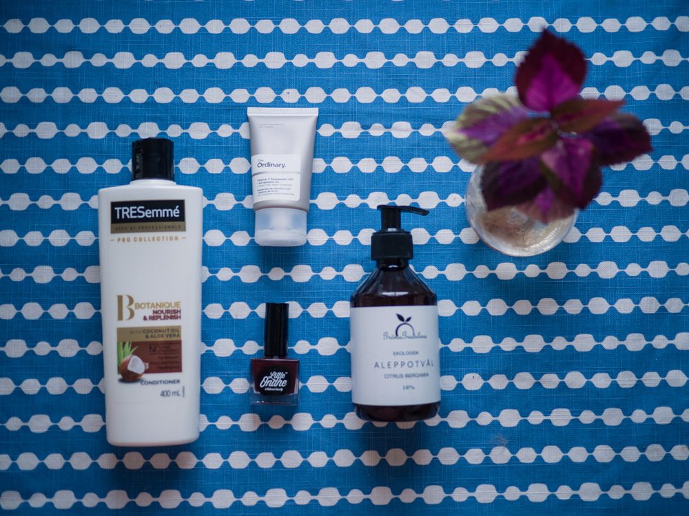 minimalistiskt badrumsskap 1 Gästinlägg; Vad jag rensat ut i badrumskåpet (och vad jag använder i stället)