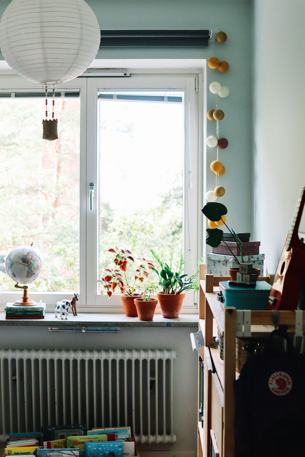 styling stockholm vf studio vintagefabriken 19 Höstens första homestyling i Stockholm med blommiga tapeter, solrosor och höstsol